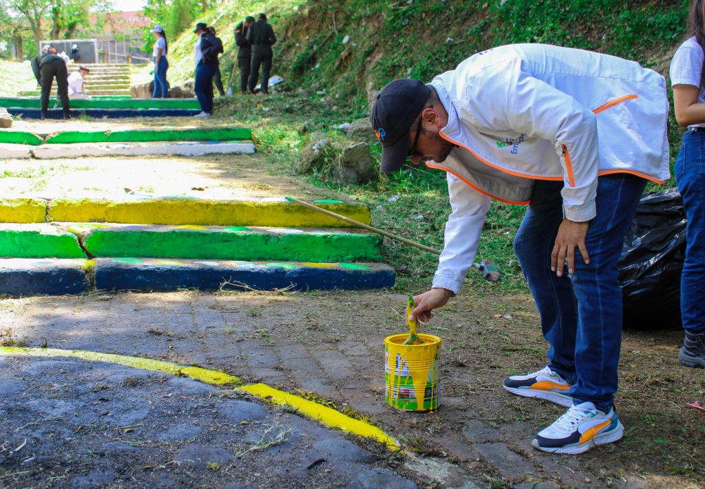 JORNADA DE RECUPERACIÓN Y EMBELLECIMIENTO EN LA AVENIDA DEL ESTUDIANTE