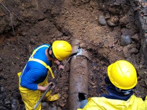 Exitosa reparación de fuga en la Avenida Pastrana el servicio de agua se restablecerá en horas de la noche