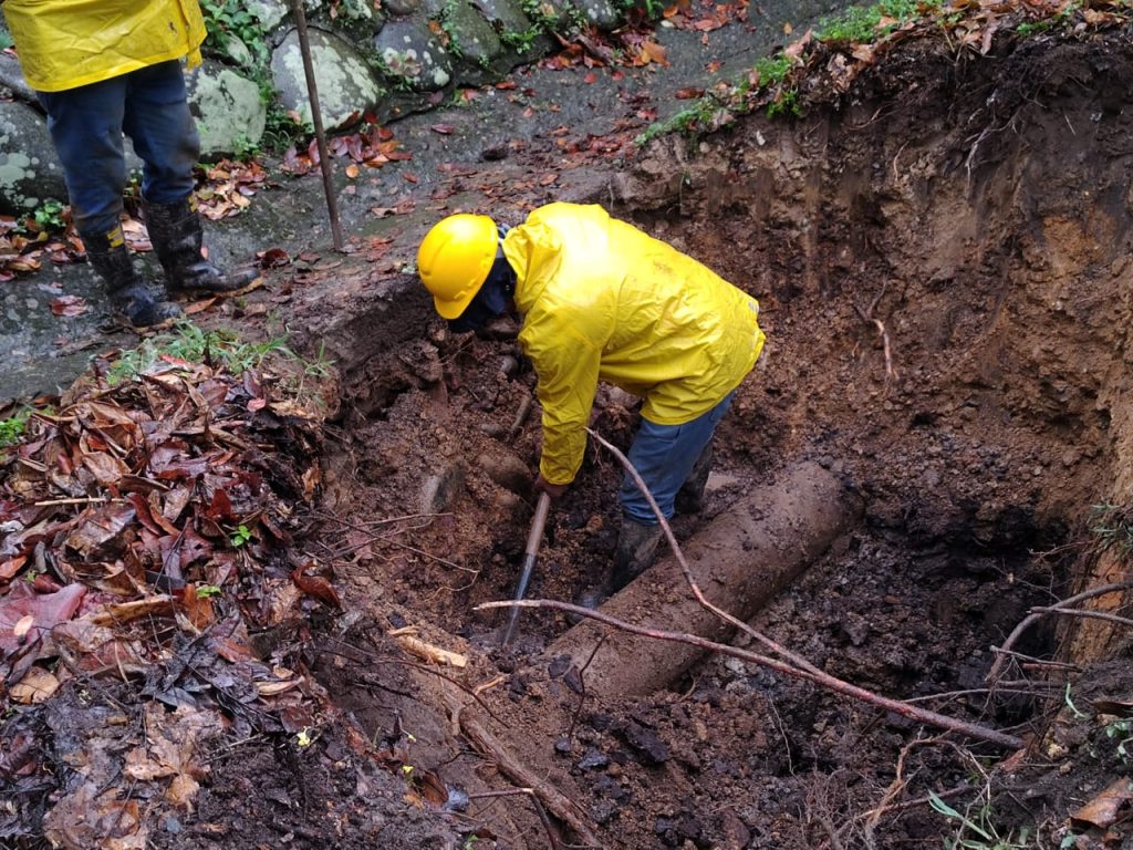 Exitosa reparación de fuga en la Avenida Pastrana el servicio de agua se restablecerá en horas de la noche