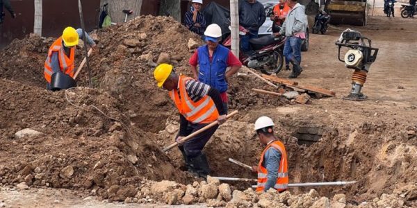 Inicio a la obra en el barrio Trinidad al proyecto de Reposición y/o Construcción del Colector del Sistema de Alcantarillado Sanitario